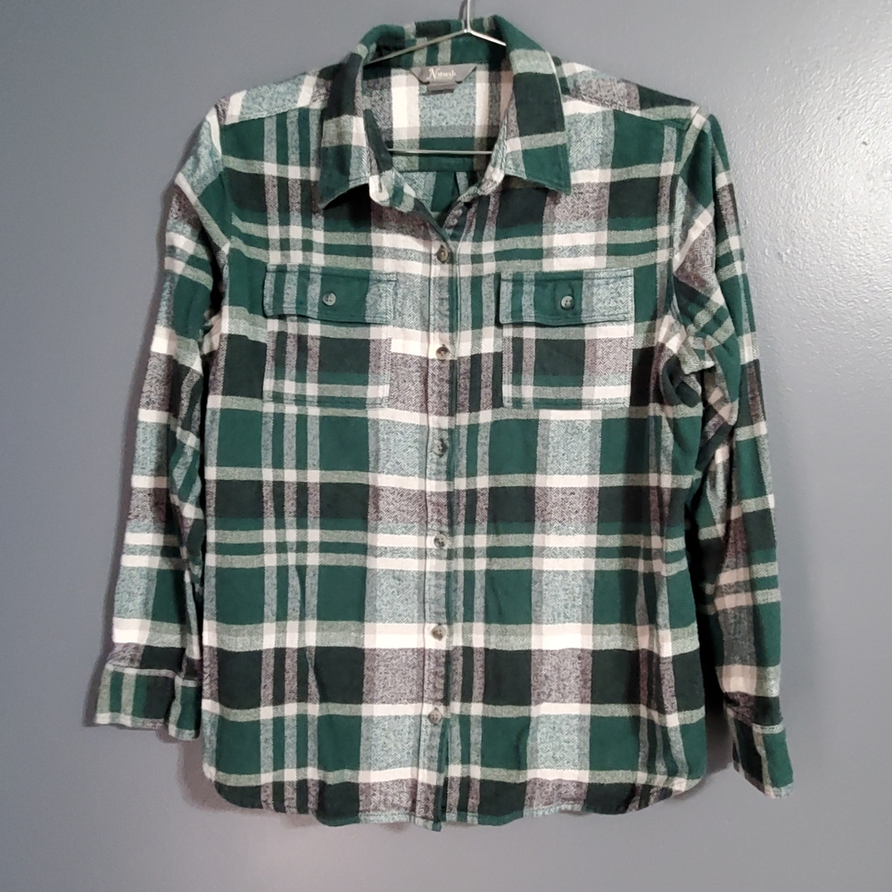 Natural Reflections Women's Green and White Plaid Button-Up Flannel Shirt